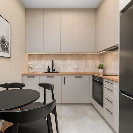 Kolejowa 43a By Homeprime *